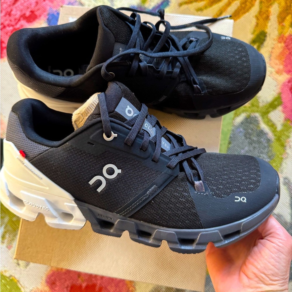 Woman’s Size New in box! Cloudflyer